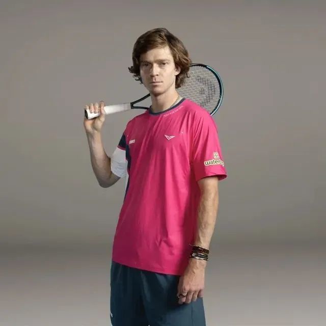 谁是中国斯诺克一哥？丁俊晖大气回应：和赵心童各有输赢！看临场发挥