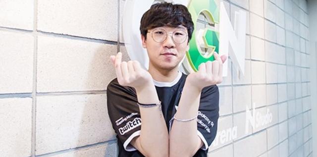 体育拼盘：年龄不是问题 铁人三项赛练体能也练意志力.